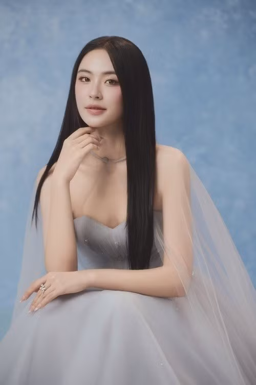 Nguyễn Thị Vân Nhi là người đẹp được nhiều khán giả yêu thích ở Hoa hậu Việt Nam 2024. Cô sở hữu nhan sắc ngọt ngào, hao hao Hoa hậu Lương Thùy Linh. Vân Nhi hiện tại cao 1m74, có số đo ba vòng 82 -63-95cm. Ảnh: FB Vân Nhi.