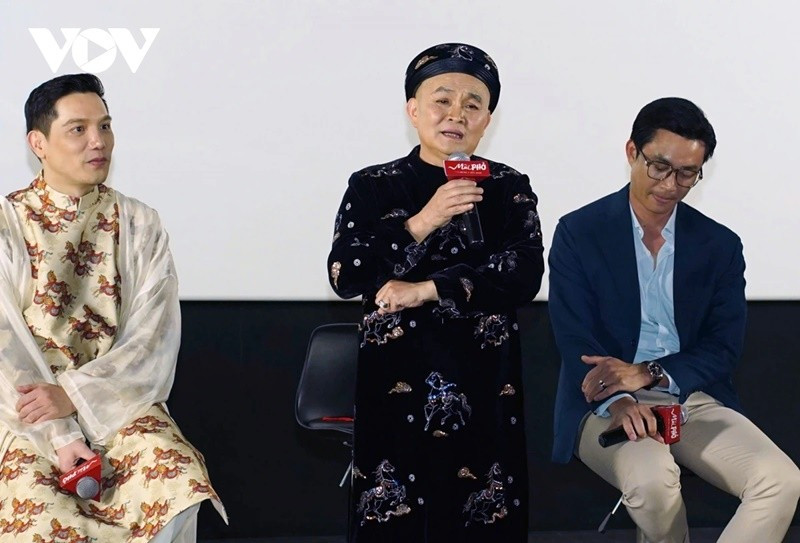 Theo VOV, mới đây, nghệ sĩ Xuân Hinh thẳng thắn bày tỏ quan điểm về danh xưng ‘vua hài đất Bắc’. Cụ thể, ông nói: “Từ trước đến nay, tôi chỉ là Xuân Hinh hay là kẻ chọc cười dân dã. Còn cái tên ‘vua hài’ chắc là do báo chí và khán giả yêu quý mà đặt cho. Nhưng hôm nay tôi nói thẳng, tôi không bao giờ nhận là ‘vua hài’. Cùng lắm là danh hài thôi, hoặc hề chèo Xuân Hinh như ngày xưa, chứ gọi như thế sợ lắm”. Ảnh: VOV.