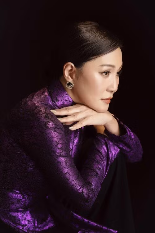 Nữ nghệ sĩ cho biết có khán giả chủ động tìm hiểu lại thông tin sau khi phát hiện bị lừa, song cũng có người vì bức xúc mà trách móc nhầm. Ảnh: FB Hồng Đào.