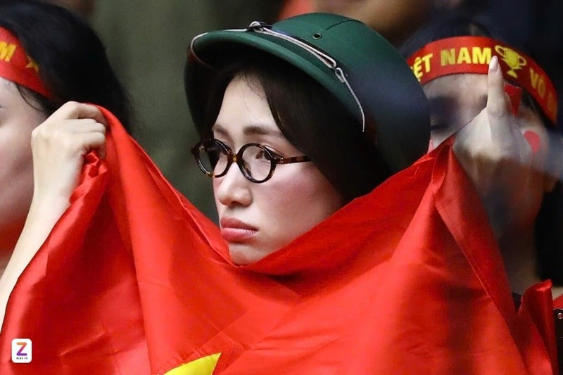 Dịp SEA Games 33, ngoài Phương Thanh, ca sĩ Hòa Minzy cũng sang Thái Lan cổ vũ đoàn thể thao Việt Nam. Ảnh: Znews.