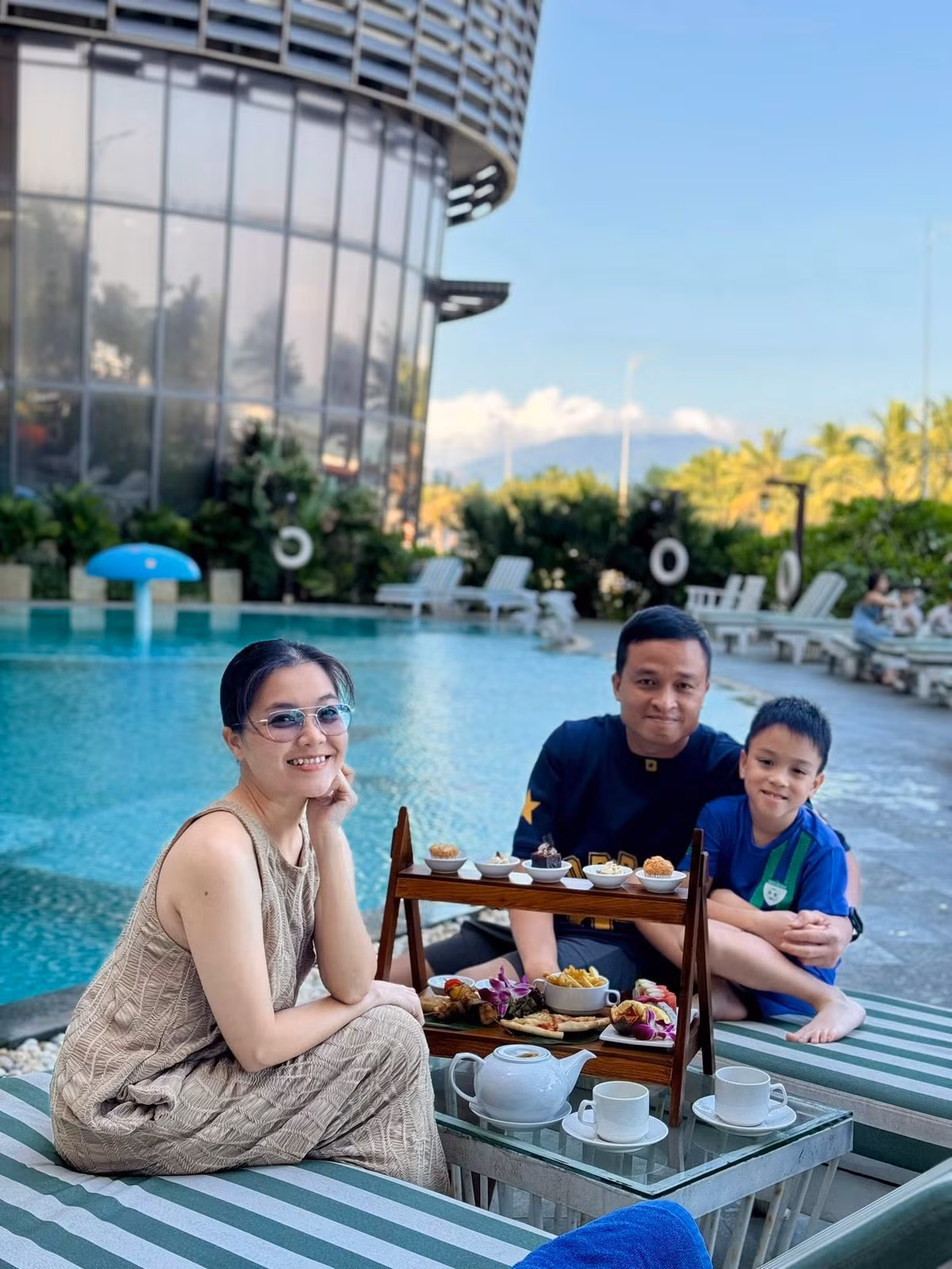 Thanh Ngọc cùng chồng đưa con trai đi nghỉ dưỡng mỗi khi rảnh rỗi.