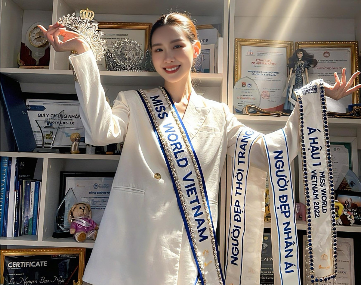 Mới đây, trên trang cá nhân, Bảo Ngọc khoe bộ sưu tập danh hiệu, giấy khen. Động thái của nàng hậu gây chú ý sau thông tin cô sẽ đại diện Việt Nam ở Miss World 2026. Ảnh: FB Bảo Ngọc.