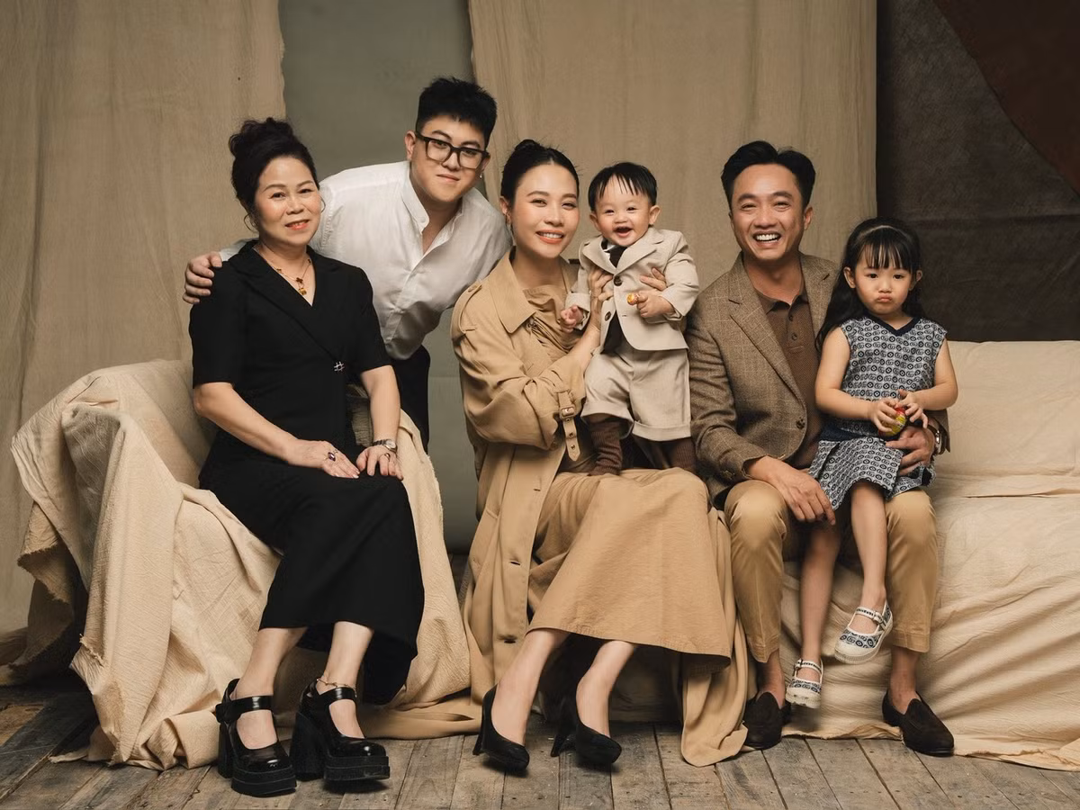 Cường Đô la cũng gửi lời chúc mừng sinh nhật đến mẹ ruột của Đàm Thu Trang: “Vợ chồng con và các cháu chúc mẹ sinh nhật thật vui ạ”. Ảnh: FB Đàm Thu Trang.