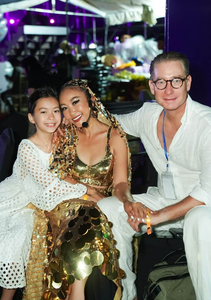 Dù bận rộn với công việc, Johan Wicklund vẫn sắp xếp thời gian để đưa Đoan Trang và con gái đi du lịch. Anh còn đồng hành cùng vợ khi nữ ca sĩ tham gia các sự kiện, chương trình giải trí. Ảnh: FB Đoan Trang.