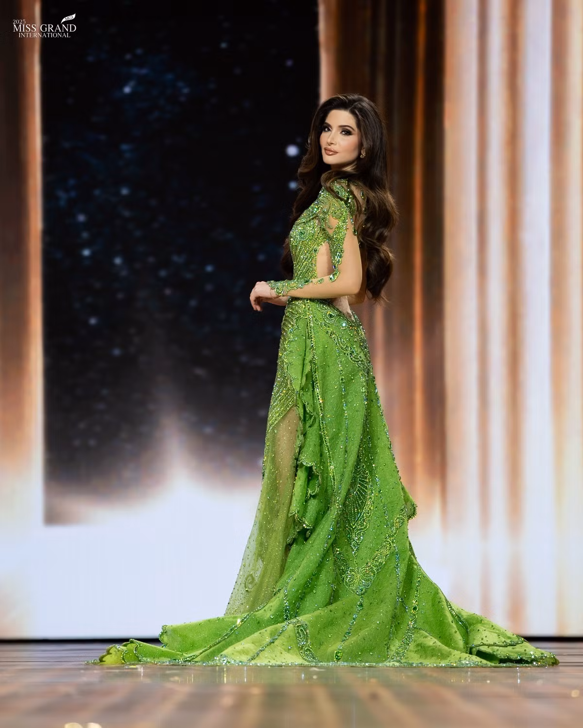 Nariman cao 1m80, sở hữu gương mặt sắc sảo, có phong cách trình diễn tự tin. Ảnh: Miss Grand International.