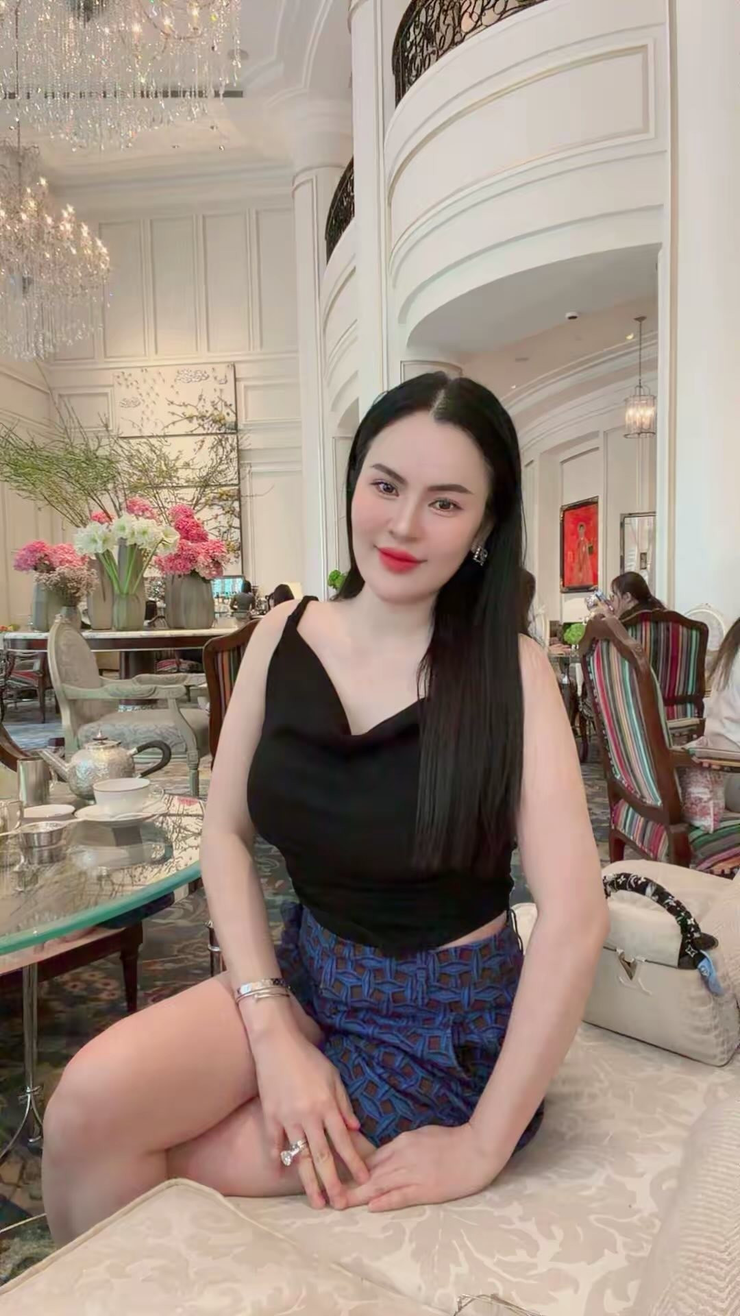 Sau khi chào đón con gái, Phương Lê được nhận xét ngày càng rạng rỡ, mặn mà hơn trong cuộc sống đời thường. Ảnh: FB Phương Lê.