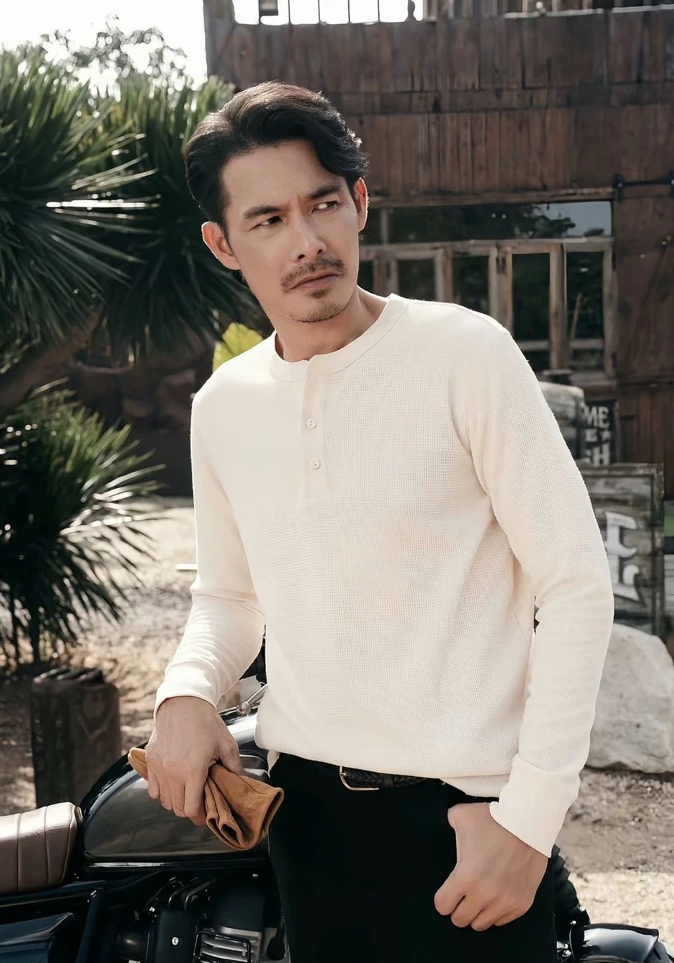 Từ năm 2025 đến nay, nam diễn viên góp mặt trong một số bộ phim như Trái tim què quặt, Thiên đường máu, Báu vật trời cho, Trại buôn người, Hộ linh tráng sĩ. Ảnh: Znews.