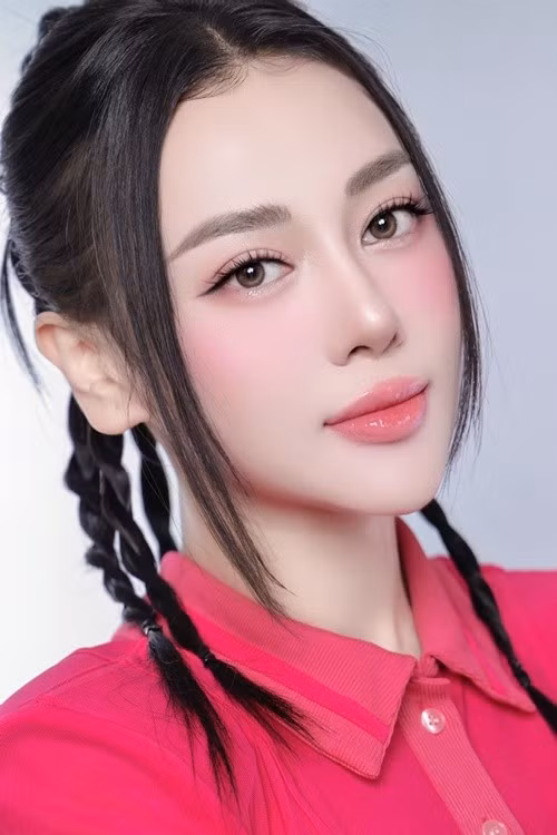 Tên tuổi của Phương Oanh gắn liền với các bộ phim: Quỳnh búp bê, Hương vị tình thân. Ảnh: FB Phương Oanh.