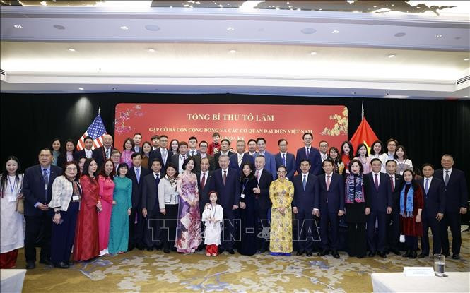 Tổng Bí thư Tô Lâm với bà con cộng đồng người Việt Nam tại Hoa Kỳ. Ảnh: Thống Nhất/TTXVN