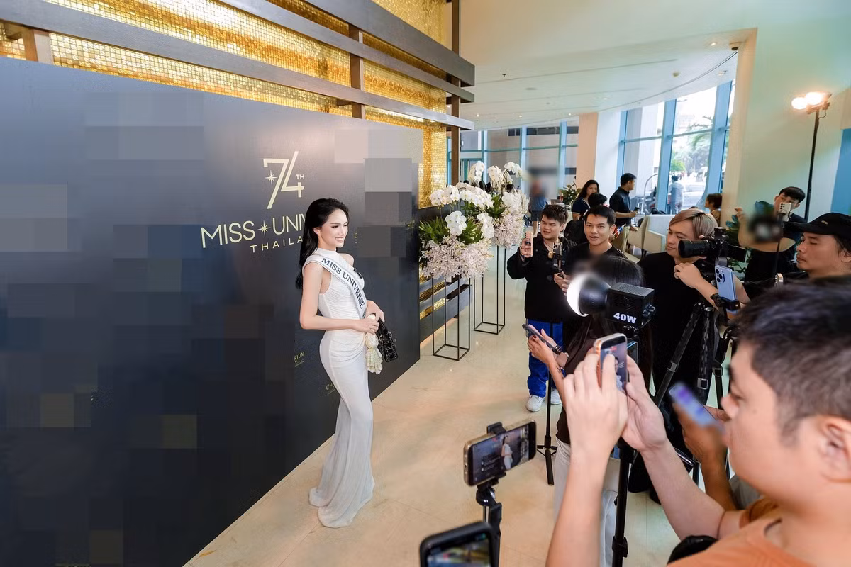 Hương Giang vừa khép lại hành trình tham gia cuộc thi Miss Universe 2025 tại Thái Lan. Trong chung kết, cô vắng mặt trong top 30. Tuy không vào top, đại diện Việt Nam vẫn có chặng đường thi đấu đầy ấn tượng. Ảnh: FB Hương Giang.