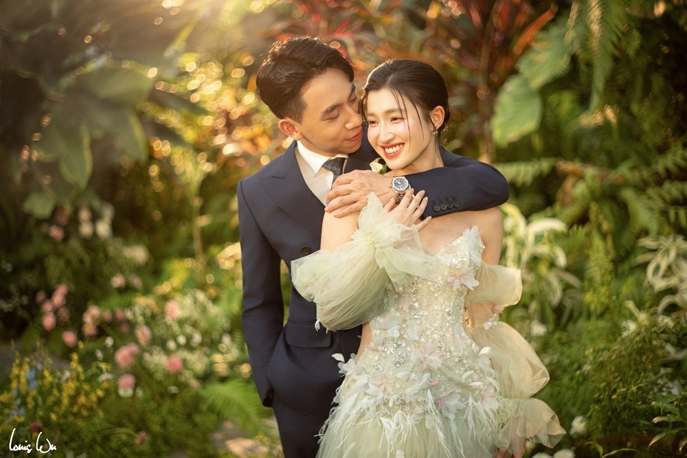 Theo Vietnamnet, nhiếp ảnh gia Louis Wu vừa chia sẻ bộ ảnh cưới của Á hậu Phương Nhi và Minh Hoàng. Ảnh: Louis Wu.