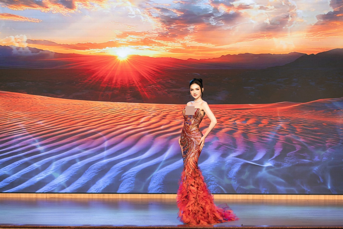 View - Á hậu Thu Ngân khoe vẻ gợi cảm ở sân bay, sẵn sàng thi nhan sắc quốc tế | Báo Tri thức và Cuộc sống - TIN TỨC PHỔ BIẾN KIẾN THỨC 24H