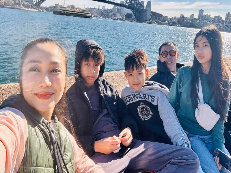 Hình ảnh gia đình Ốc Thanh Vân khi còn ở Úc. Ảnh: FB Ốc Thanh Vân.