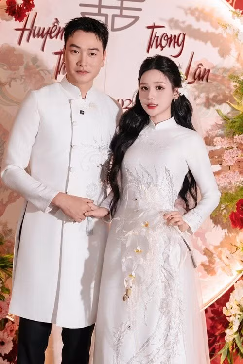 Tháng 2/2025, cặp đôi tổ chức lễ ăn hỏi. Ảnh: FB Trọng Lân.