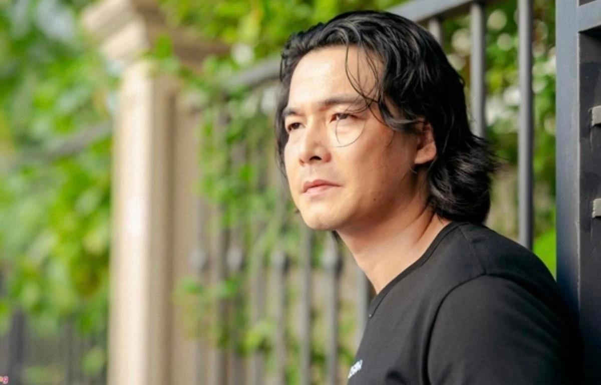 Tháng 4/2023, Quách Ngọc Ngoan xác nhận gặp khó khăn tài chính do kinh doanh không thuận lợi. Đến tháng 11/2025, chia sẻ với Znews, nam diễn viên cho biết mọi việc đã dần ổn định hơn, các đối tác tạo điều kiện để anh tiếp tục làm việc và từng bước giải quyết các vấn đề còn tồn đọng. Ảnh: Vietnamnet.