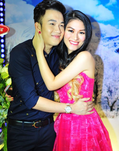 "Tuy nhiên khi đó hai anh em không trò chuyện nhiều nên không thích nhau lắm. Vũ nghĩ Tâm chảnh và Tâm cũng nghĩ như vậy về Vũ", em trai Hoài Linh chia sẻ về mối quan hệ ban đầu giữa anh và Ngọc Thanh Tâm. Ảnh: Khám Phá.