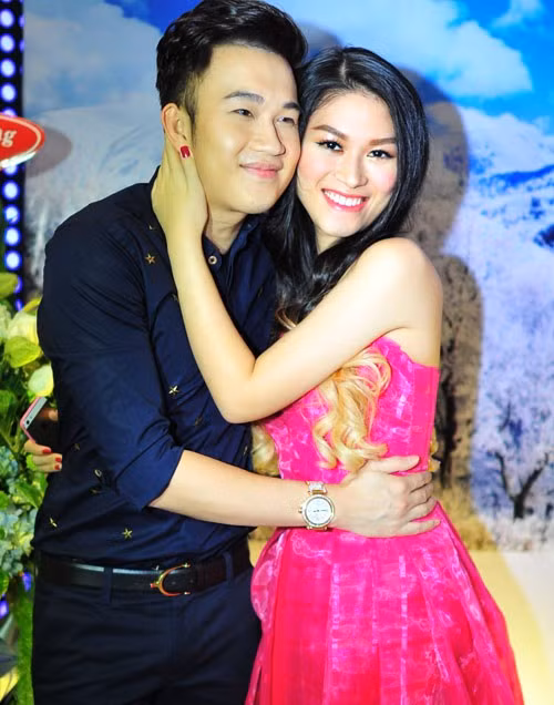 "Tuy nhiên khi đó hai anh em không trò chuyện nhiều nên không thích nhau lắm. Vũ nghĩ Tâm chảnh và Tâm cũng nghĩ như vậy về Vũ", em trai Hoài Linh chia sẻ về mối quan hệ ban đầu giữa anh và Ngọc Thanh Tâm. Ảnh: Khám Phá.