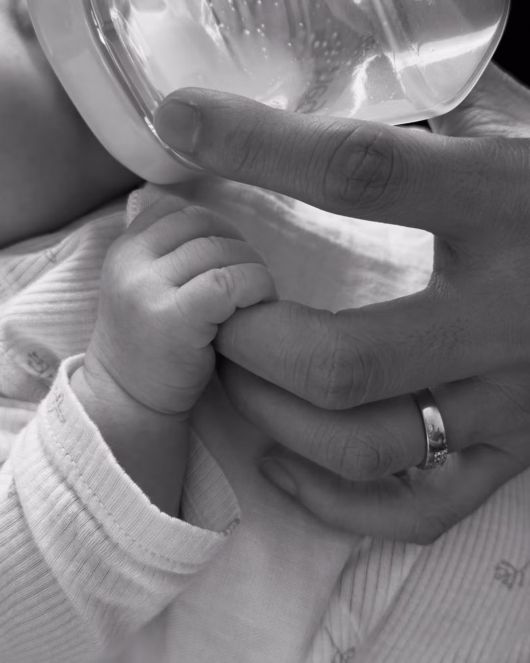 Lần hiếm hoi Puka đăng ảnh con kể từ khi sinh nở. Ảnh: Instagram Puka.