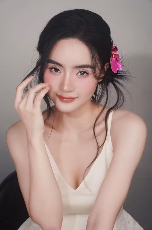 Sau thời gian đóng phim, ca hát không gây ấn tượng, Phương Trang tập trung kinh doanh. Ảnh: FB Phương Trang.