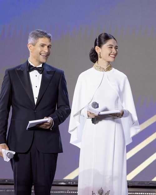 Thùy Dung chia sẻ, để có được những thành công như vậy, cô đã phải luôn đặt mình vào những tình huống khó khăn tưởng như không thoát ra được. “Lặp lại nhiều lần, Dung rút ra được nhiều bài học, tìm ra được nhiều cách để dễ dàng thoát ra", người đẹp cho biết. Ảnh: Instagram Thùy Dung.