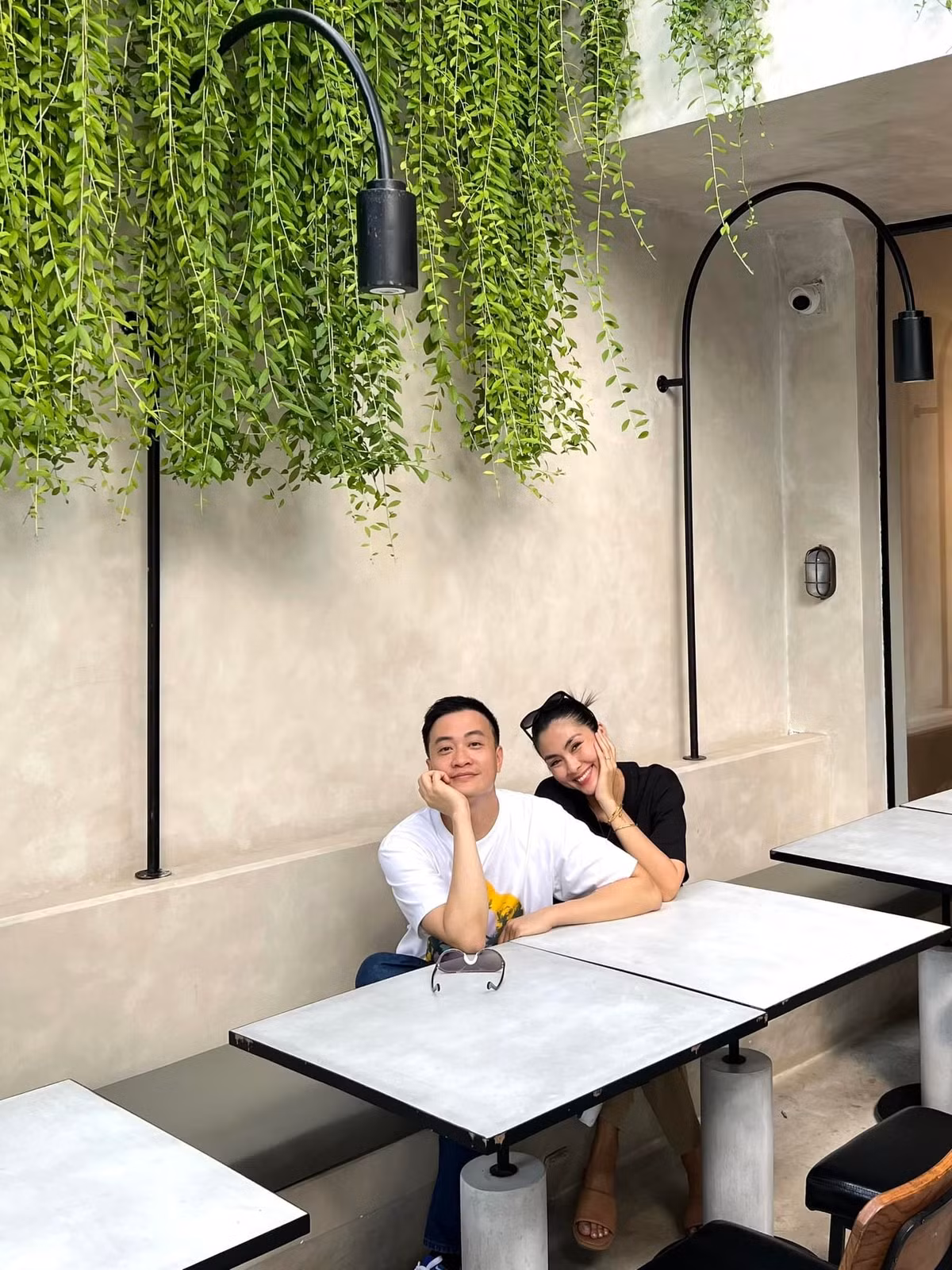 Tình bạn thân thiết giữa hai diễn viên phim Bỗng dưng muốn khóc được nhiều người ngưỡng mộ.