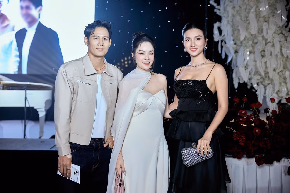 Dương Cẩm Lynh khoe loạt ảnh hội ngộ nhiều sao Việt: Kim Tuyến, Thanh Thức...tại đám cưới của Đoàn Minh Tài. Ảnh: FB Dương Cẩm Lynh.