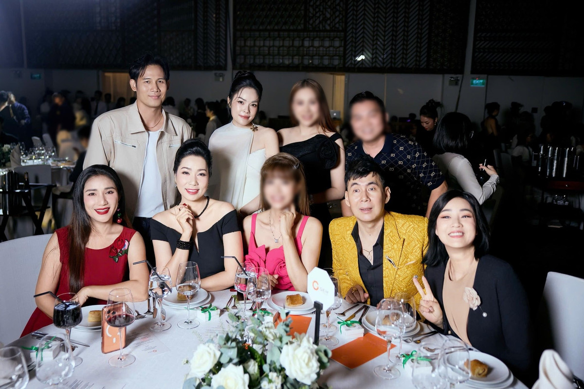 Cát Tường, Trịnh Kim Chi, Mỹ Duyên cũng tham dự hôn lễ của Đoàn Minh Tài. Ảnh: FB Dương Cẩm Lynh.