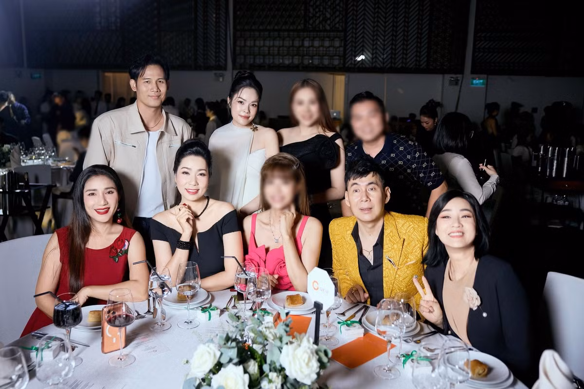 Cát Tường, Trịnh Kim Chi, Mỹ Duyên cũng tham dự hôn lễ của Đoàn Minh Tài. Ảnh: FB Dương Cẩm Lynh.