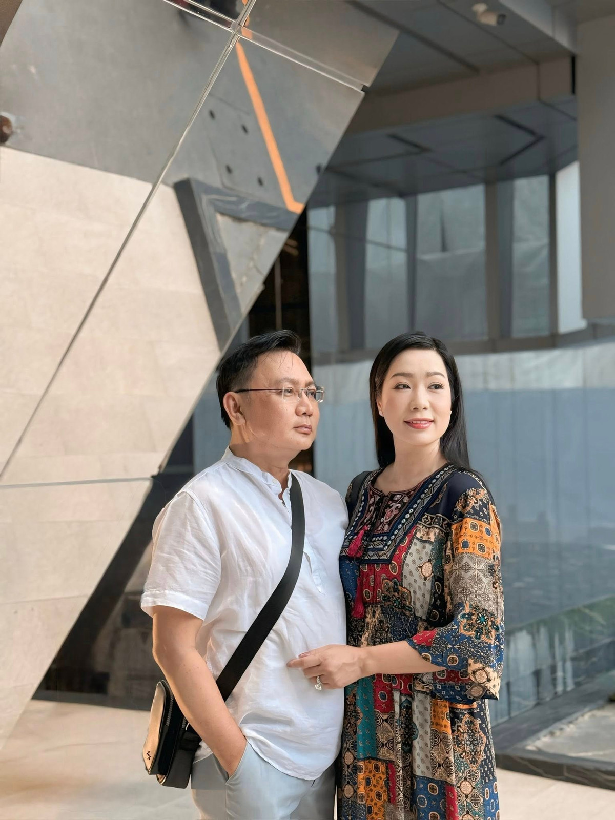 Nữ nghệ sĩ còn đăng nhiều khoảnh khắc ngọt ngào bên chồng.