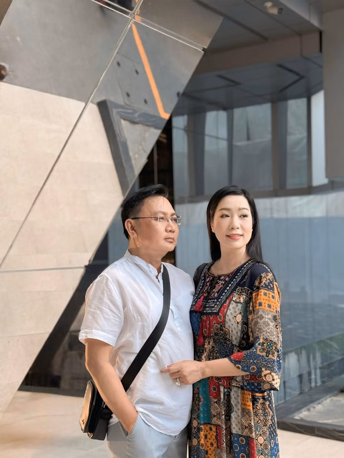 Nữ nghệ sĩ còn đăng nhiều khoảnh khắc ngọt ngào bên chồng.