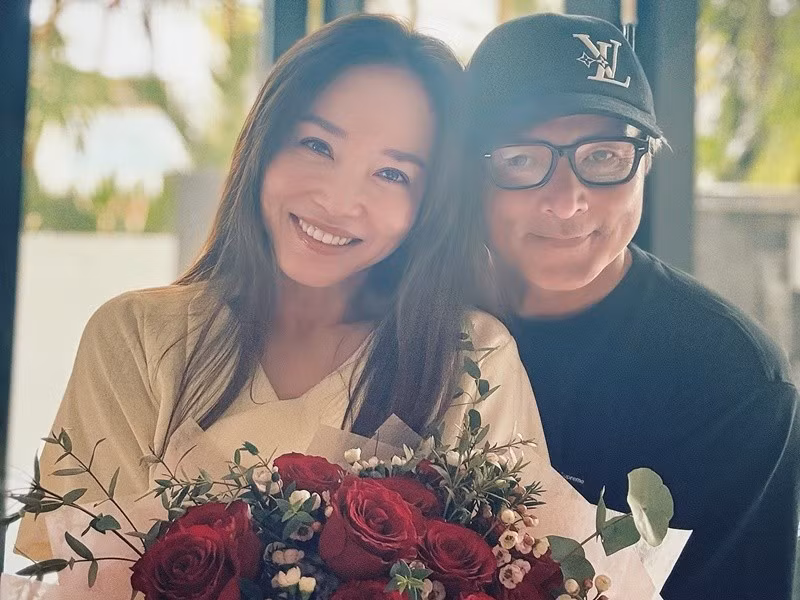 "Lúc theo đuổi tôi, anh ấy thường xuyên đem các món tráng miệng đến nhà rồi dụ tôi ăn. Hơn nữa các món đó đều do chính tay anh ấy làm, mùi vị cũng rất tuyệt", Phạm Văn Phương chia sẻ về tài nấu nướng của chồng. Ảnh: FB Phạm Văn Phương.