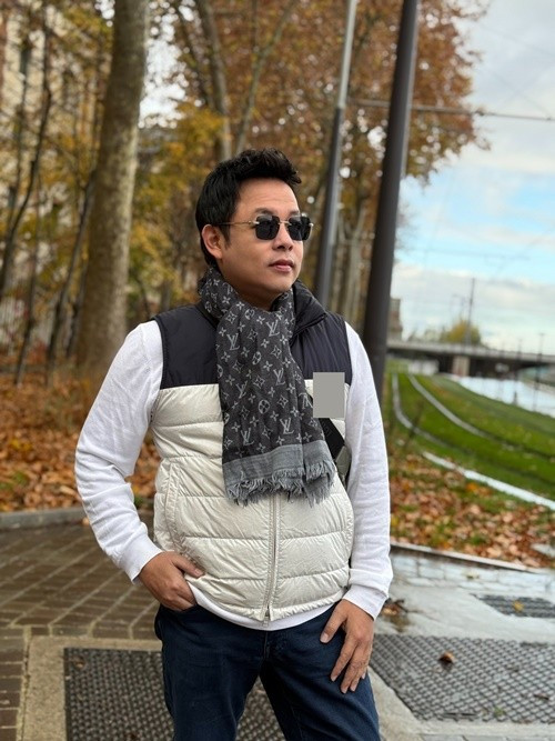 Theo Vietnamnet, ca sĩ Quang Lê cho biết thu nhập từ YouTube của anh đạt khoảng 15.000 USD mỗi tháng, tương đương gần 400 triệu đồng. Ảnh: FB Quang Lê.