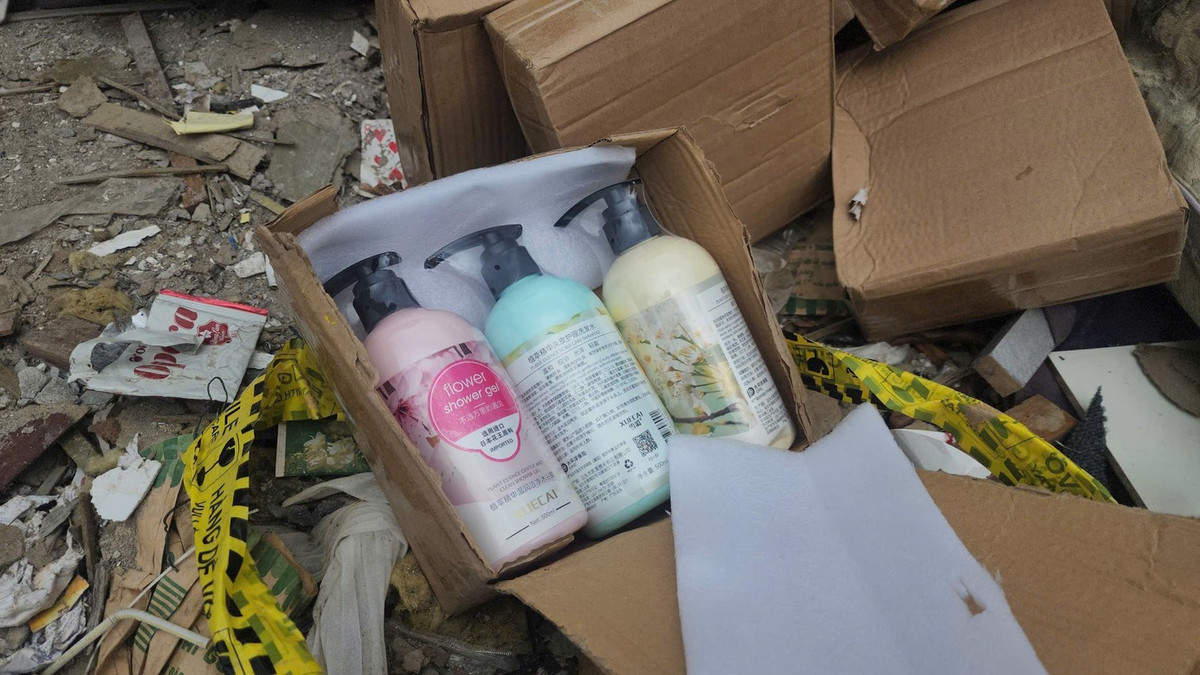 Đáng chú ý, trong số các mỹ phẩm bị vứt bỏ, phần lớn mang thương hiệu nổi tiếng tại Hàn Quốc, được giới trẻ Việt Nam ưa chuộng