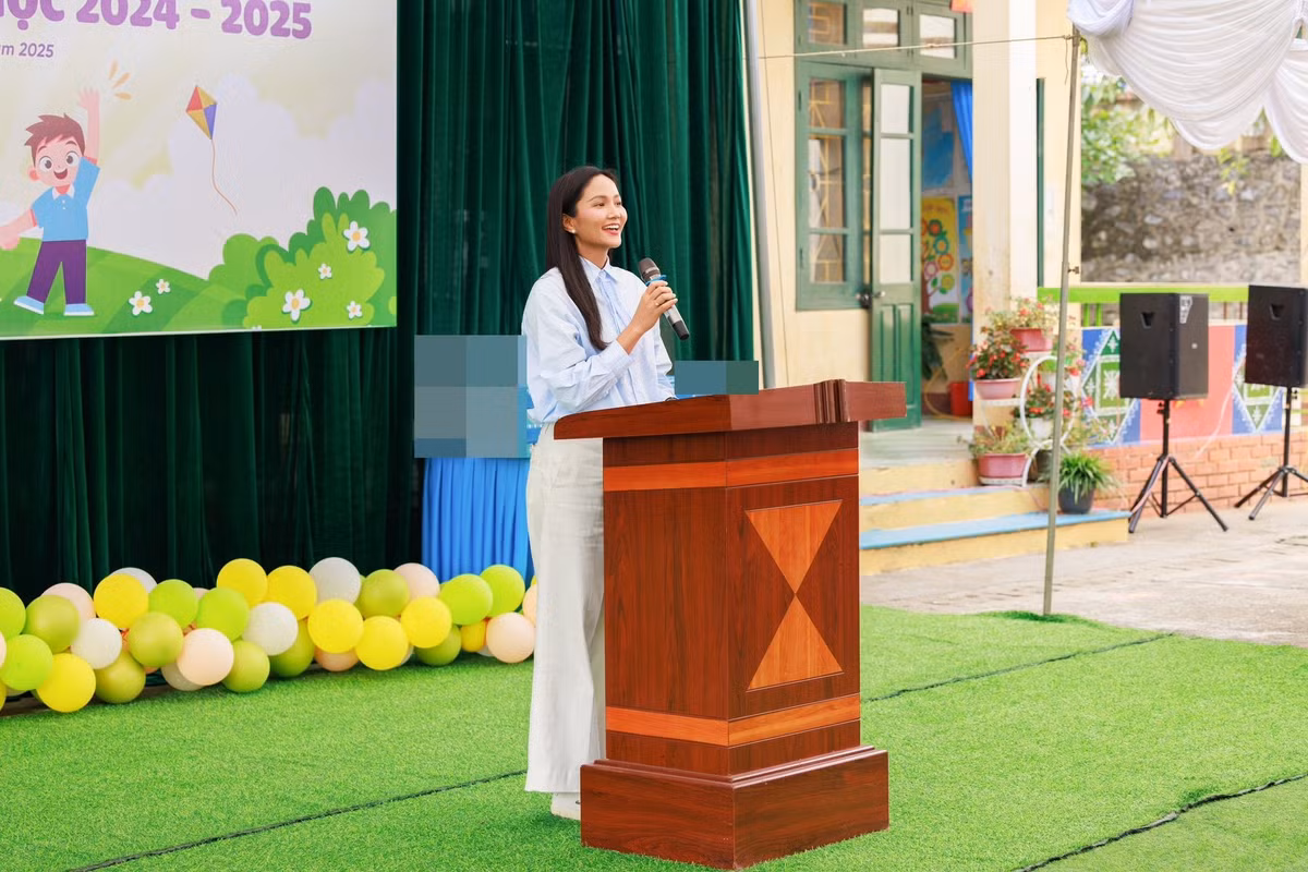 Dù có thu nhập cao, H’Hen Niê vẫn duy trì lối sống tiết kiệm, giản dị, đúng với những giá trị mà cô theo đuổi từ trước đến nay.