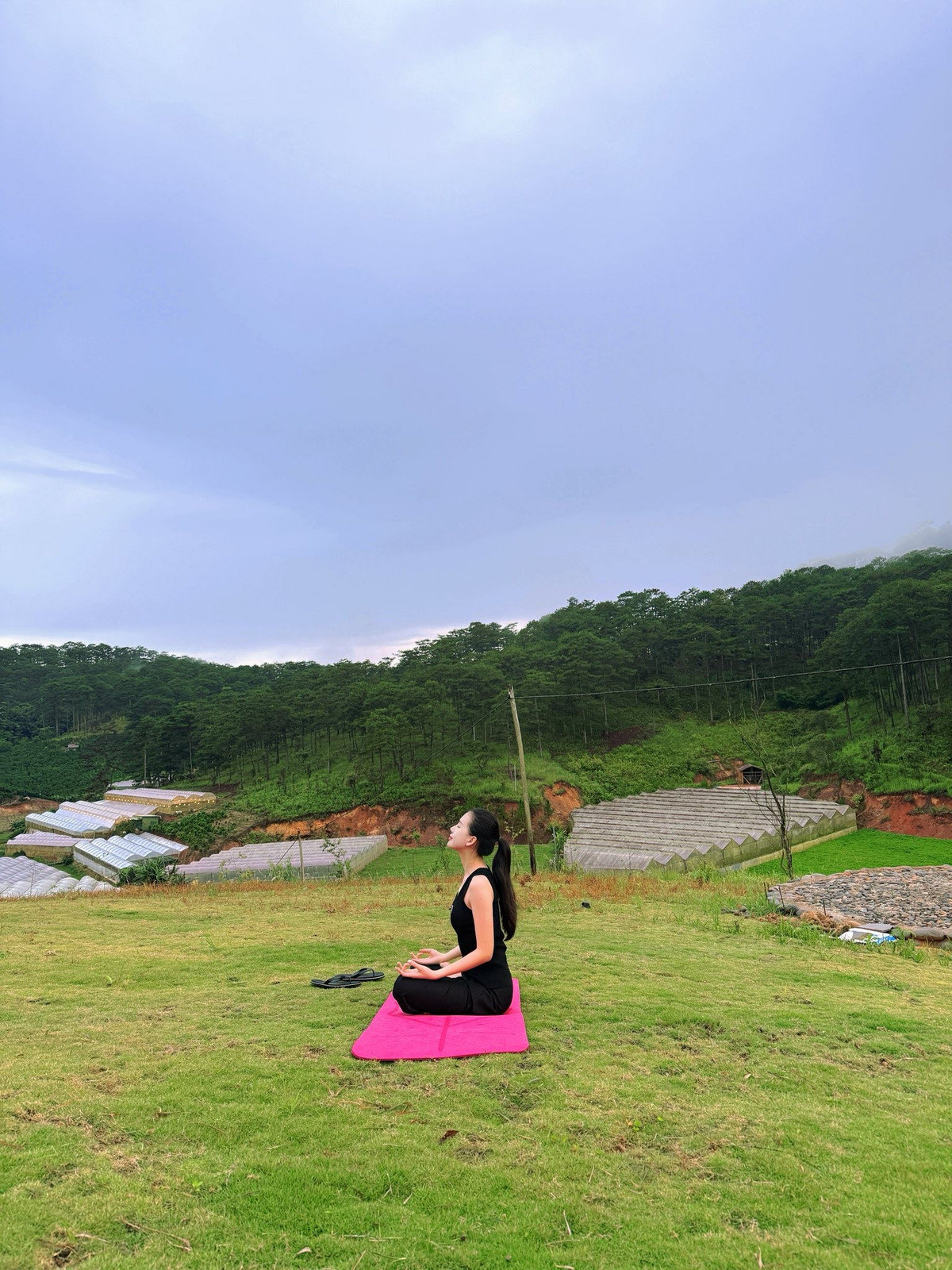 Ngoài làm vườn, tại nông trại, Bùi Quỳnh Hoa còn dành thời gian tập yoga, chạy bộ.