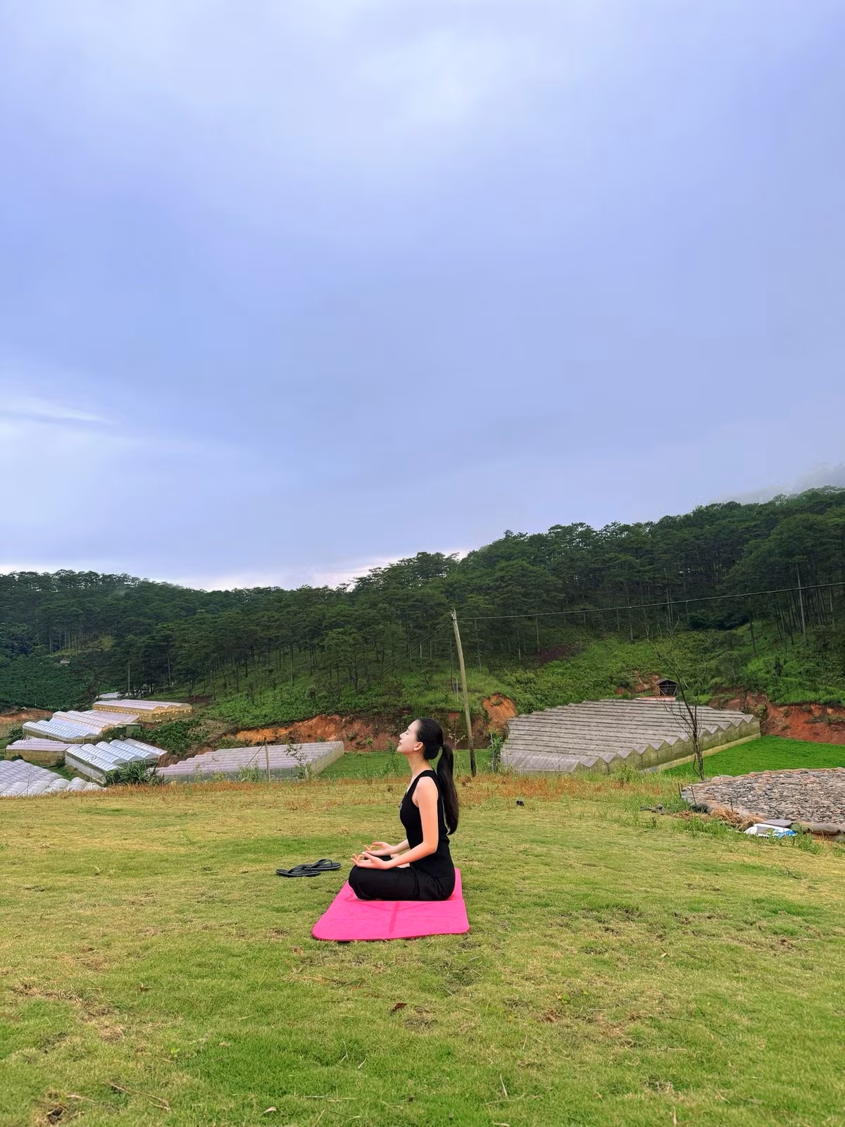 Ngoài làm vườn, tại nông trại, Bùi Quỳnh Hoa còn dành thời gian tập yoga, chạy bộ.