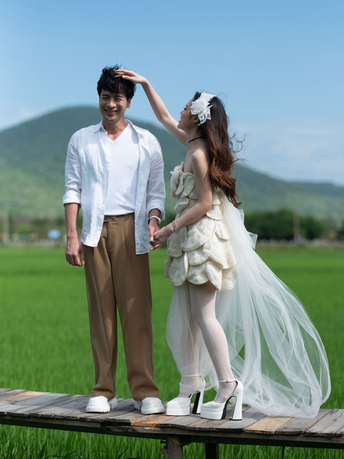 Đoàn Minh Tài - Sunny Đan Ngọc sẽ đón khách từ 17h30 đến 19h. Lễ thành hôn của cặp đôi diễn ra từ 19h đến 19h30. Ảnh: FB Đoàn Minh Tài.