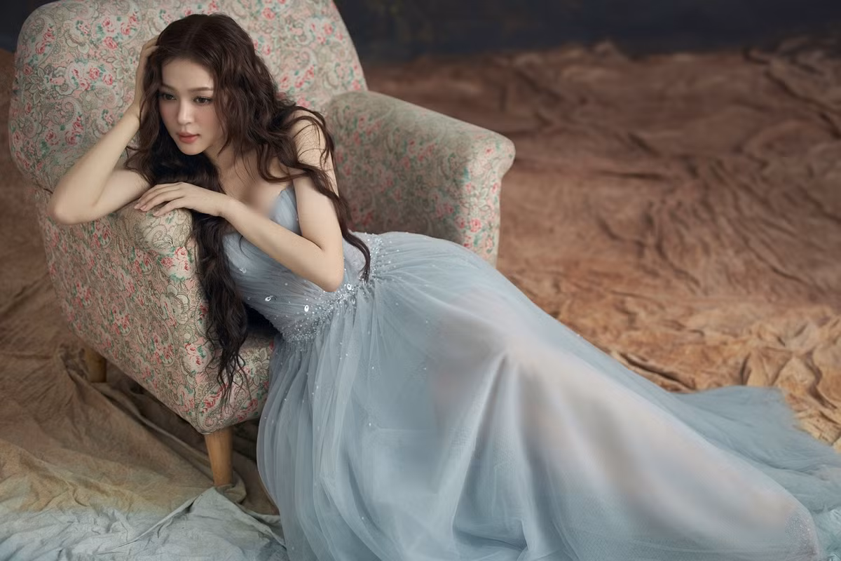 “Duy sẽ luôn vững bước, giữ được ngọn lửa nhiệt huyết và sự tích cực vốn có của mình. Con đường phía trước chắc chắn đầy chông gai, nhưng Duy tin hành trang mà mình đã có chính là niềm tin để Duy bước tiếp”, cô chia sẻ. Ảnh: Sen Vàng.