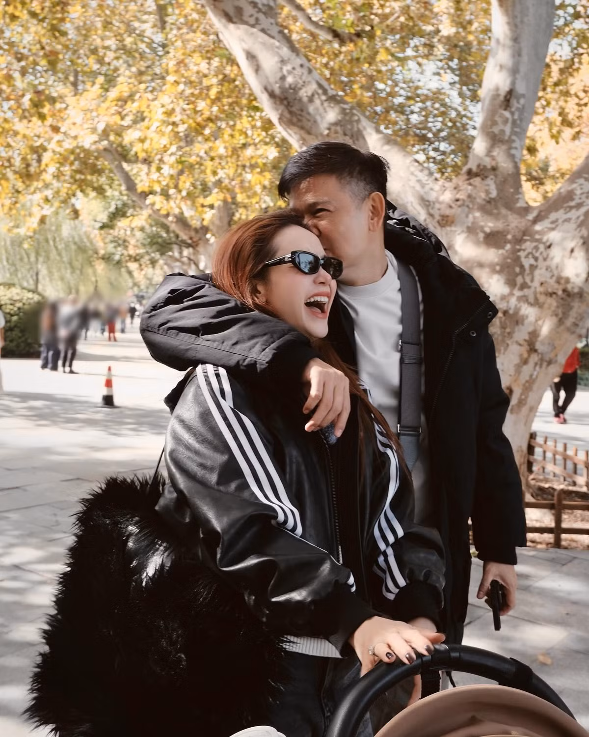 Kết hôn vào năm 2022, vợ chồng Minh Hằng và ông xã lựa chọn giữ đời sống riêng tư tránh xa ồn ào showbiz. Doanh nhân Quốc Bảo hiếm khi xuất hiện tại các sự kiện giải trí bên Minh Hằng. Tuy nhiên, anh luôn đồng hành, ủng hộ vợ trong công việc lẫn cuộc sống.