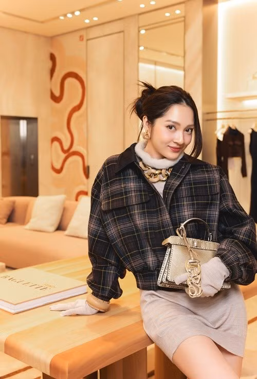 Bảo Anh từng thanh lý hàng loạt trang phục, phụ kiện hàng hiệu vào năm 2023. Ảnh: FB Bảo Anh.
