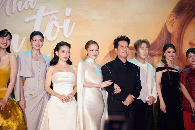 Chia sẻ về việc đồng hành cùng chồng trong “Nhà ba tôi một phòng”, Nhã Phương thổ lộ: “Mình có thể làm một việc gì đó để làm ‘hậu phương’ vững chắc cho chồng, mình thấy rất vui và quyết định thử một vai trò mới khá thú vị”. Ảnh: FB Nhã Phương.