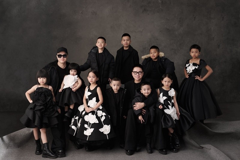 10 người con nuôi của Đỗ Mạnh Cường có cuộc sống sung túc. Ảnh: FB Đỗ Mạnh Cường.