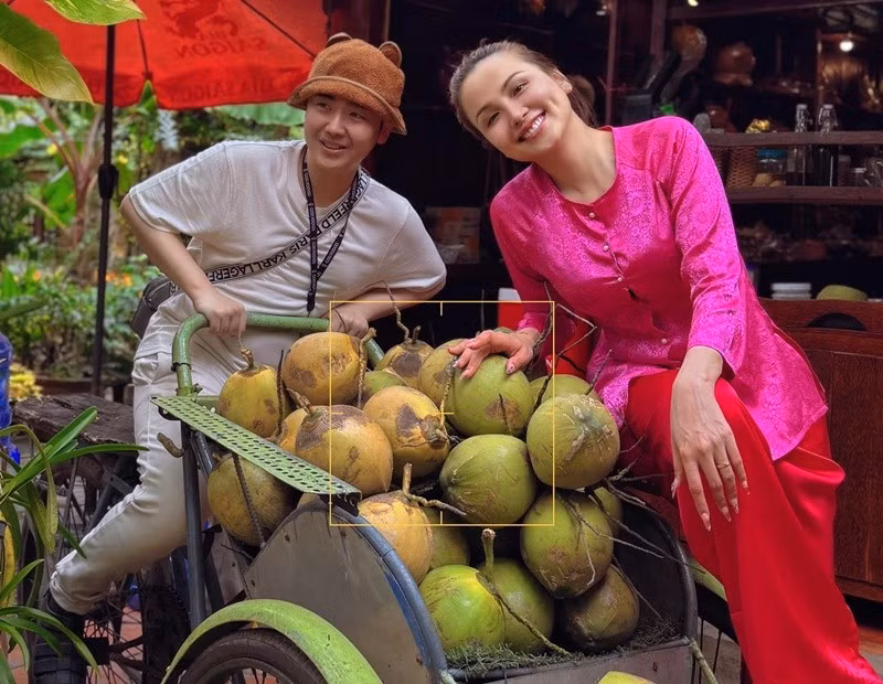 Trước câu hỏi trở lại Canada, Diễm Hương cho hay: “Vợ chồng Hương muốn ở Việt Nam, vì đây là quê hương là nhà có ba mẹ và mọi thứ thân thuộc. Nhưng nếu mọi sự như ý thì cuộc sống đã không còn thực nữa rồi. Duy còn công việc tại Canada, mà lấy chồng thì phải theo chồng”.