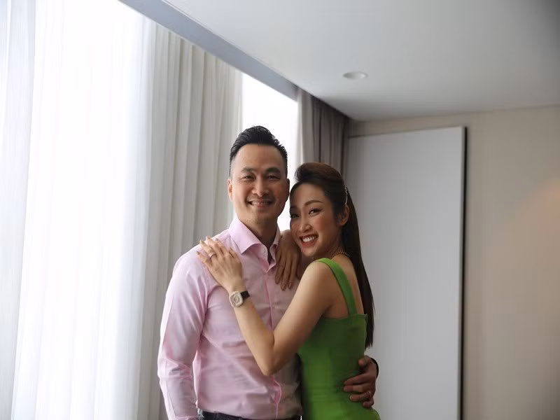 Theo Thùy Chang, sự chân thành của Chi Bảo không chỉ dành cho cô mà còn cho mọi người trong gia đình khiến bố mẹ cô 'gục ngã' sớm hơn cô tưởng. Ảnh: Người Lao Động.