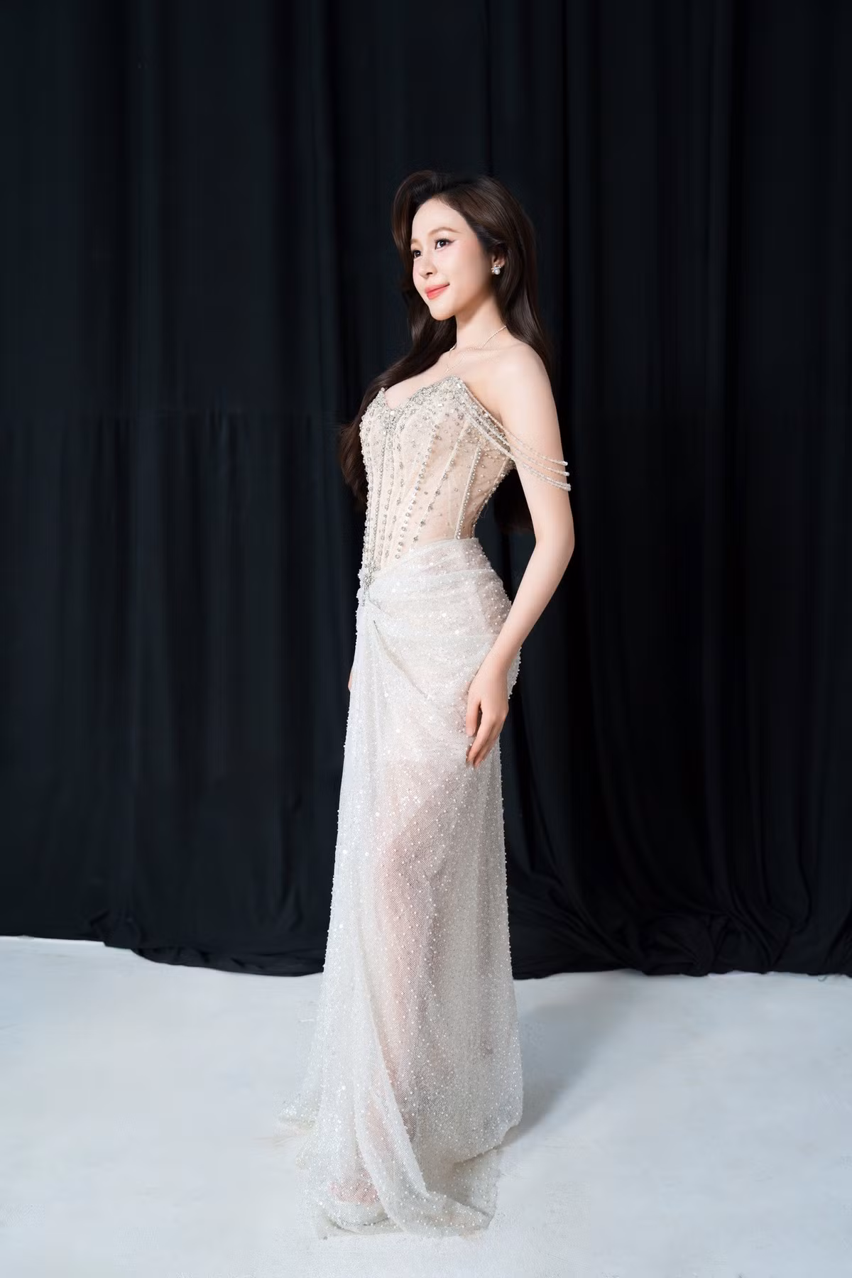 Nàng hậu dự định học thạc sĩ đồng thời chuẩn bị lên đường dự thi Hoa hậu Quốc tế 2025. Ảnh: FB Kiều Duy.