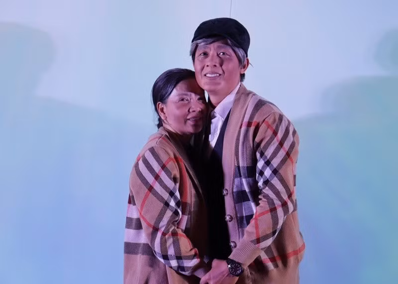 Hòa Hiệp đóng vai Khanh - anh cùng cha khác mẹ với Vy trong Mùi ngò gai. Theo VTV, nam diễn viên được lựa chọn nhờ nghệ sĩ Ngọc Trinh giới thiệu với ê-kíp. Sau Mùi ngò gai, Hòa Hiệp và Ngọc Trinh diễn kịch chung. Ảnh: FB Hòa Hiệp.