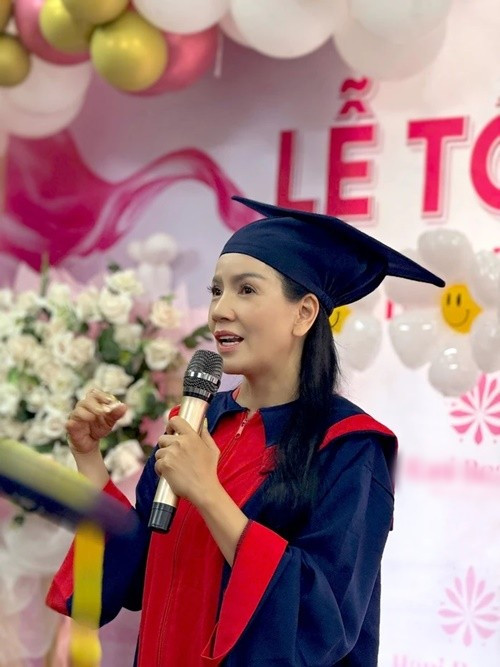 Trong 19 năm qua, Ngọc Trinh miệt mài diễn kịch, đóng phim. Cách đây 10 ngày, nữ diễn viên thấy mệt, sau đó bị đột quỵ. Ngày 1/9, Ngọc Trinh qua đời. Ảnh: FB Ngọc Trinh.