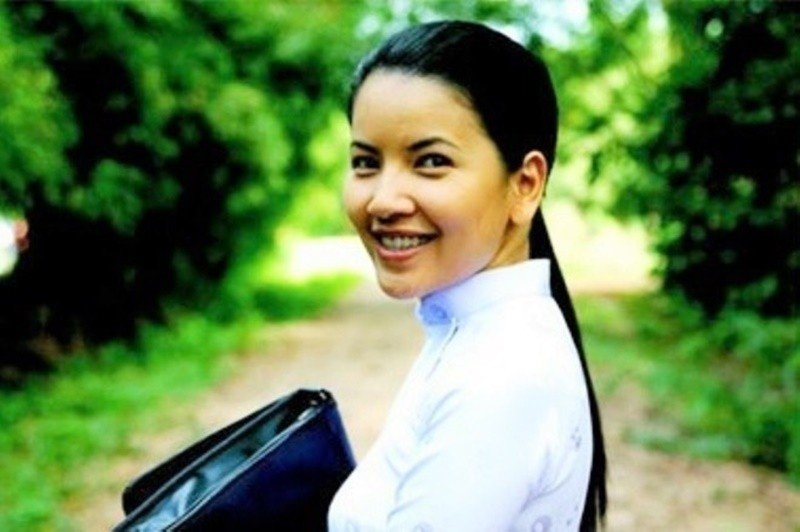 Nghệ sĩ Ngọc Trinh đóng vai cô gái mồ côi, giàu nghị lực trong Mùi ngò gai phần 1 và 2. Theo Người Lao Động, Ngọc Trinh không thể đảm nhận vai Vy trong phần 3 vì bệnh dạ dày nặng. Ảnh: Tổ Quốc.