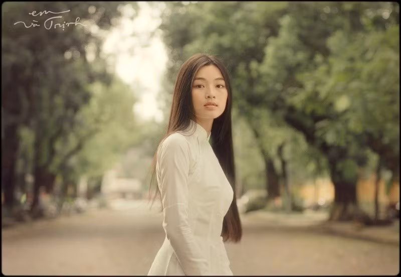 Lan Thy xuất thân là người mẫu ảnh trước khi lấn sân diễn xuất. Cô từng gây chú ý khi tham gia bộ phim Em và Trịnh. Ảnh: VOV.