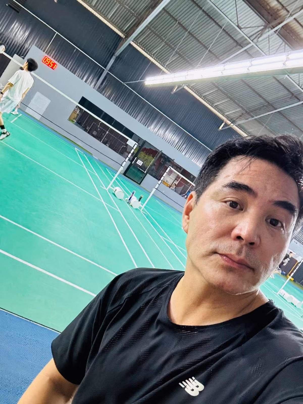 Ngoài gym, Trung Dũng còn chăm chỉ đánh cầu lông.